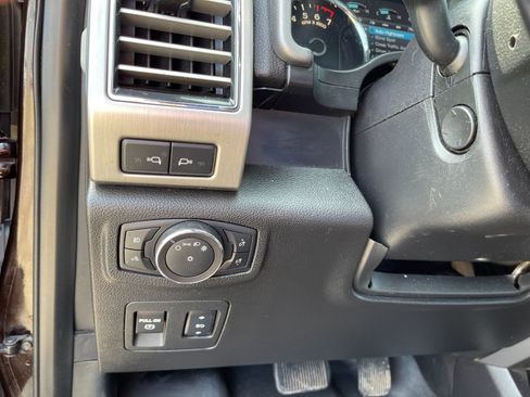 Used 2018 Ford F150 Platinum w/ Equipment Group 701A Luxury AWD/4WD image 31