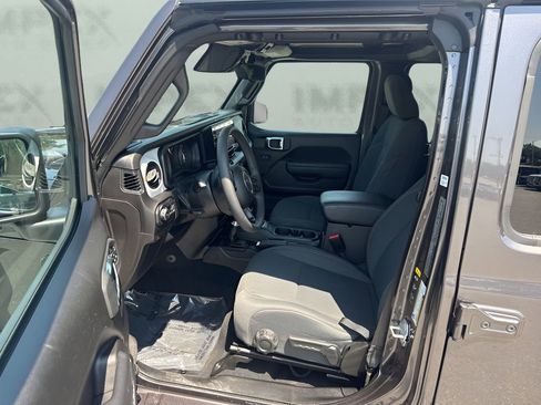 Used 2025 Jeep Wrangler Unlimited Sport AWD/4WD image 9