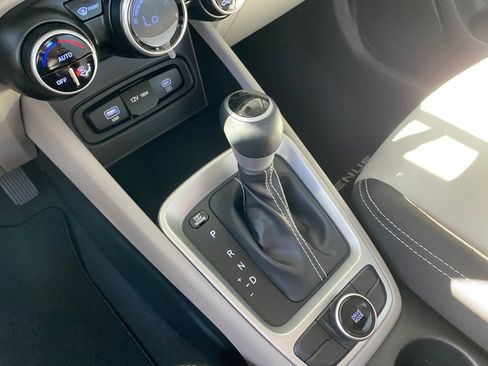 Used 2025 Hyundai Venue FWD image 16