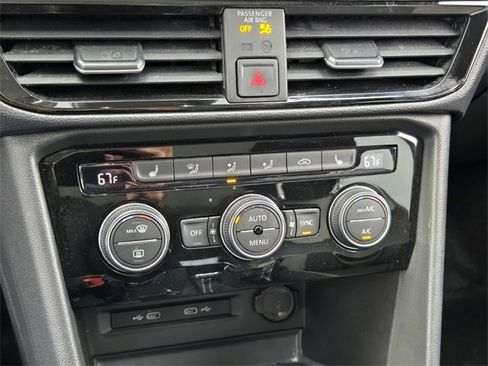 Certified 2022 Volkswagen Taos SEL w/ Panoramic Sunroof Package image 20