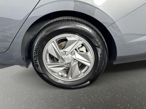 Certified 2025 Hyundai Elantra SE image 28