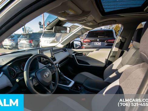 Used 2019 Toyota RAV4 XLE image 9