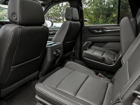 Used 2021 GMC Yukon Denali w/ Denali Premium Package image 18