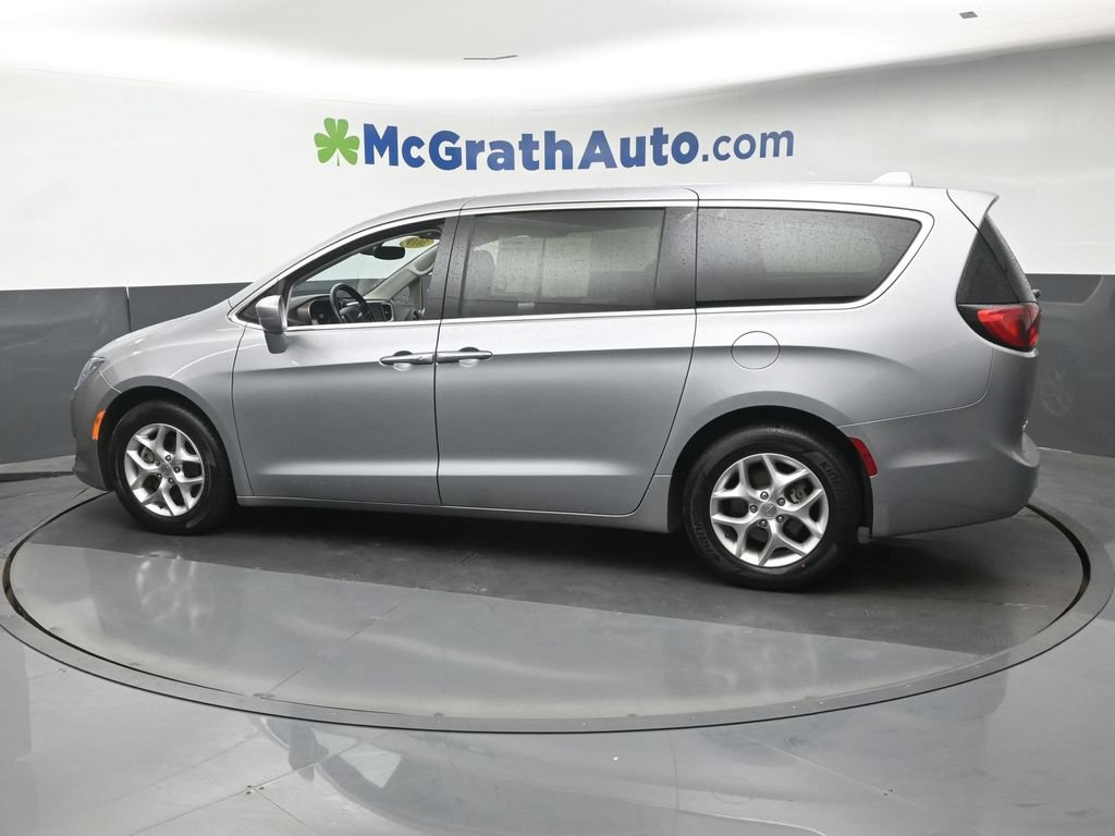 Used 2019 Chrysler Pacifica Touring Plus w/ Tire & Wheel Group FWD image 23