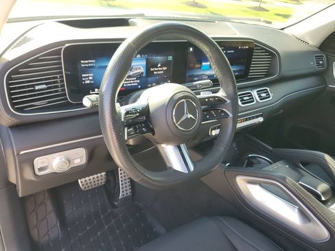 Used 2024 Mercedes-Benz GLS 580 4MATIC image 15
