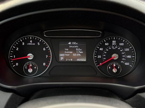 Used 2019 Kia Sorento S image 9