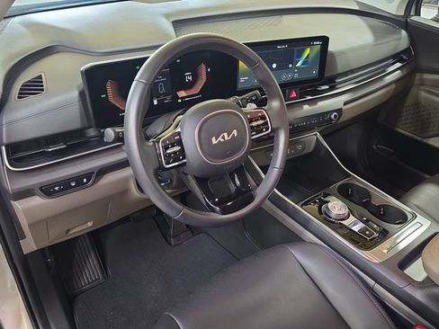Used 2025 Kia Carnival EX FWD image 20