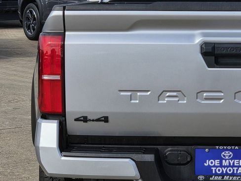 Used 2025 Toyota Tacoma TRD Off-Road AWD/4WD image 10