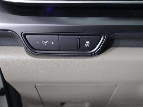 Used 2025 Kia Carnival FWD image 34