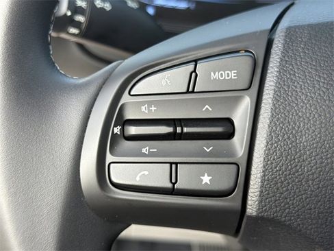 Used 2023 Hyundai Venue SEL image 25