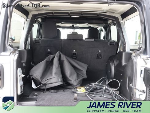 Used 2023 Jeep Wrangler Unlimited w/ Cold Weather Group AWD/4WD image 14