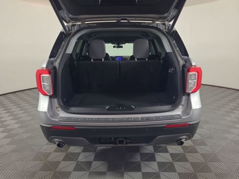 Used 2022 Ford Explorer XLT w/ Equipment Group 202A AWD/4WD image 26