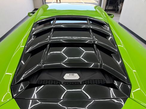 Used 2022 Lamborghini Huracan EVO RWD image 9