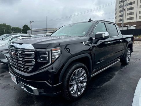 Used 2022 GMC Sierra 1500 Denali w/ Denali Reserve Package AWD/4WD image 2