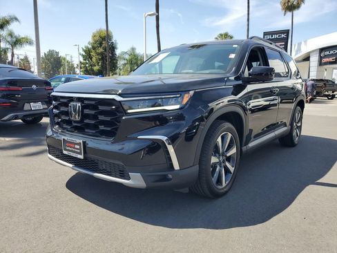 Used 2025 Honda Pilot Elite image 2