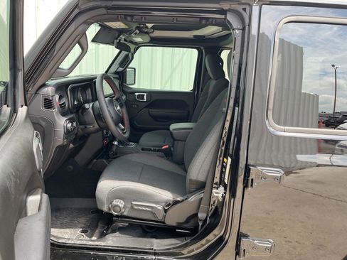 Used 2024 Jeep Wrangler Unlimited Rubicon w/ Technology Group AWD/4WD image 10