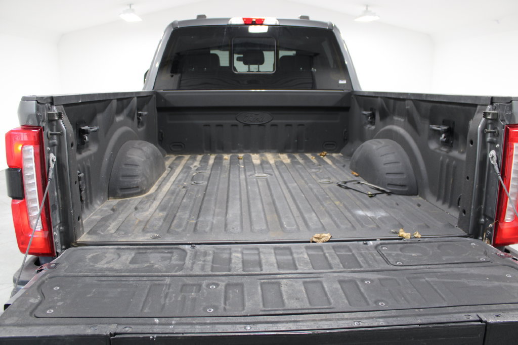 Used 2023 Ford F250 Lariat w/ Sport Appearance Package AWD/4WD image 17
