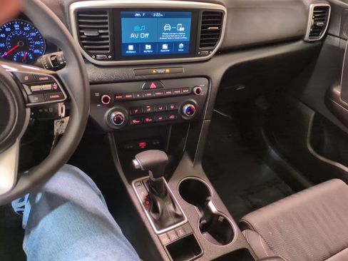 Used 2020 Kia Sportage LX image 19
