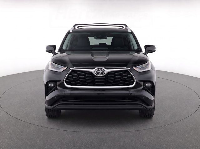 Used 2024 Toyota Highlander XLE AWD/4WD image 7