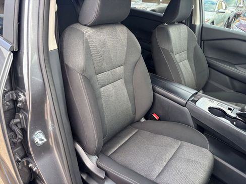 Used 2025 Nissan Rogue SV FWD image 38