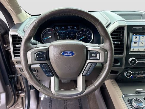 Used 2018 Ford Expedition XLT w/ Equipment Group 202A RWD image 11