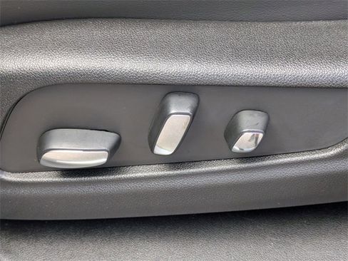 Used 2025 Cadillac XT6 Premium Luxury image 17