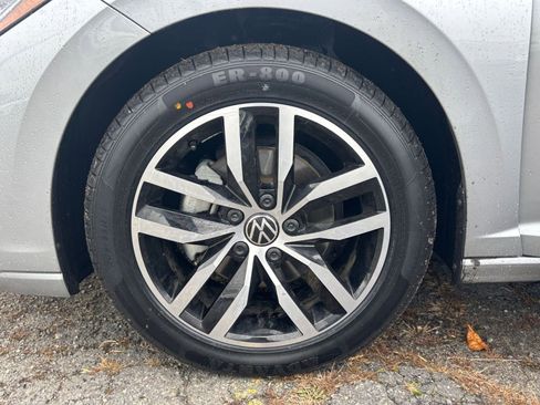 Used 2025 Volkswagen Jetta SE image 25