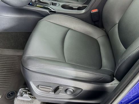 Used 2022 Toyota Corolla Cross XLE image 24