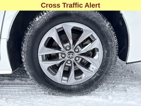 Used 2024 Toyota Sienna LE image 9