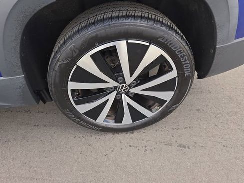 Used 2022 Volkswagen Taos SE w/ Panoramic Sunroof Package image 25