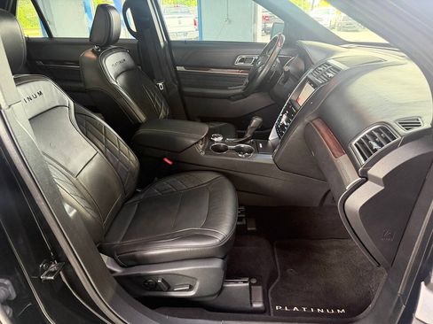 Used 2019 Ford Explorer Platinum AWD/4WD image 17