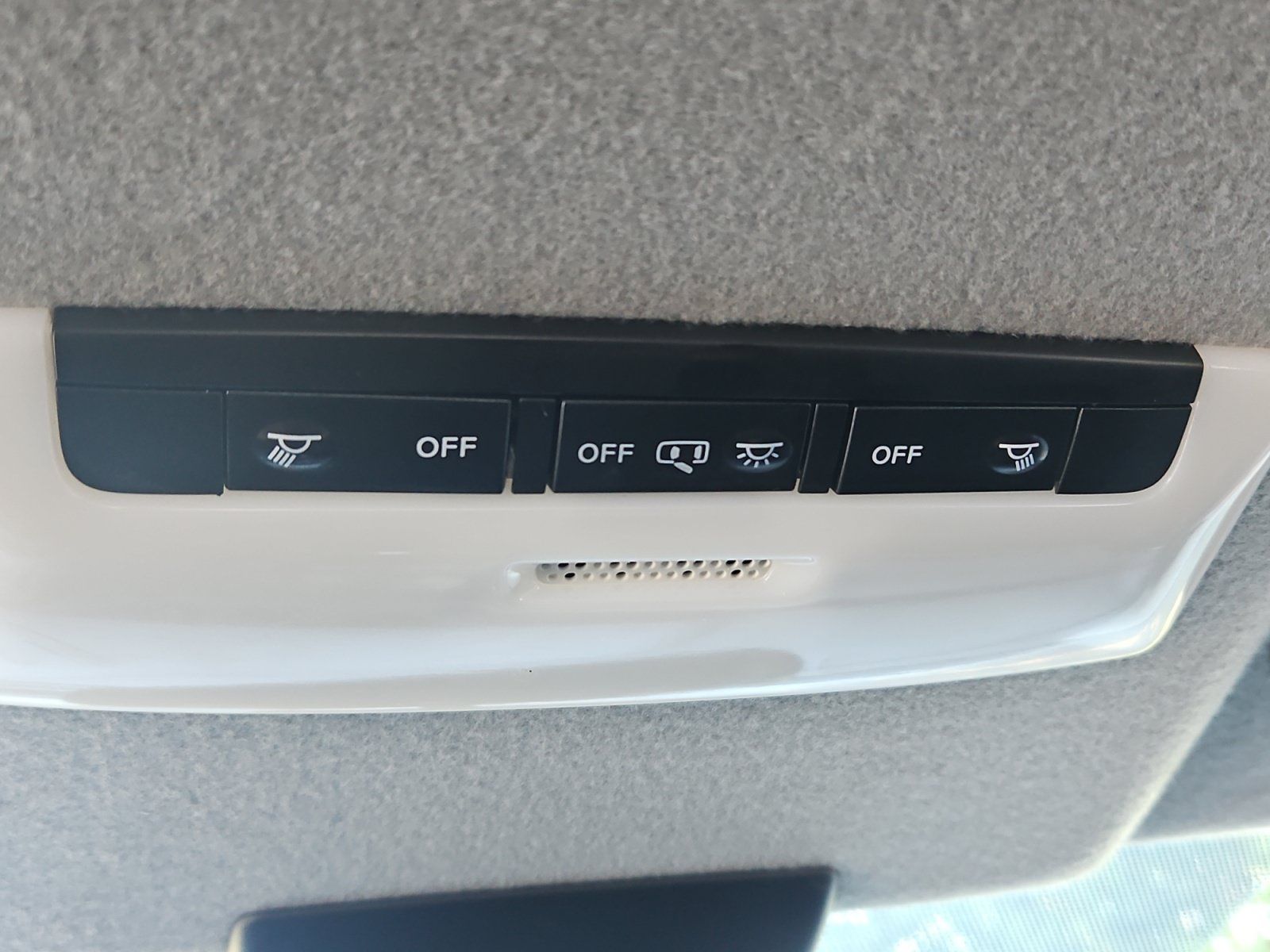 Used 2023 Nissan Kicks SV FWD image 19