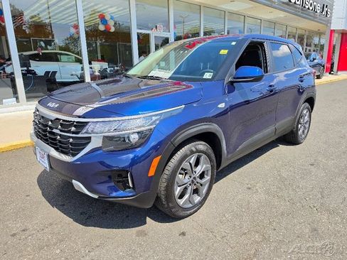 Certified 2025 Kia Seltos LX AWD/4WD image 1