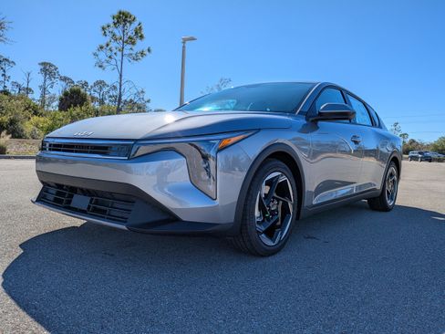 New 2025 Kia K4 EX image 9