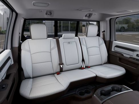 New 2026 RAM 2500 Laramie AWD/4WD image 16
