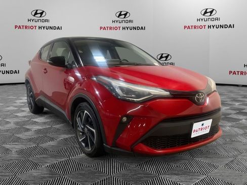 Used 2020 Toyota C-HR Limited image 1