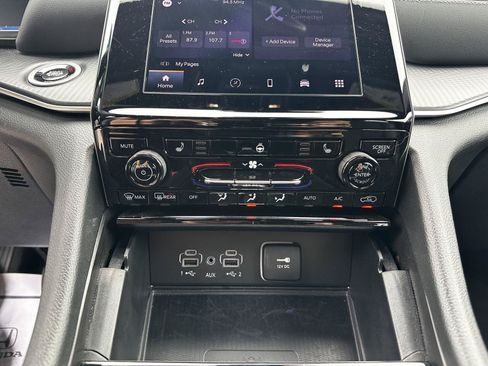 Used 2025 Jeep Grand Cherokee L Altitude AWD/4WD image 16