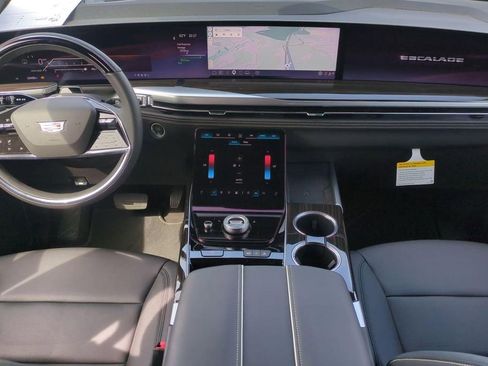 Certified 2025 Cadillac Escalade ESV Luxury image 15