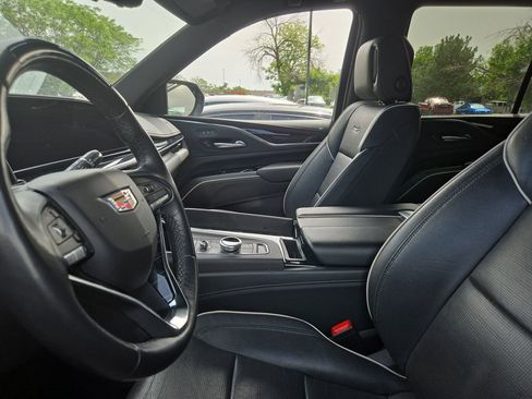 Used 2024 Cadillac Escalade Sport AWD/4WD image 7