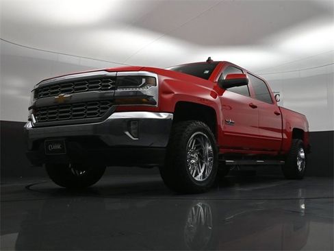 Used 2018 Chevrolet Silverado 1500 LT w/ Texas Edition image 25