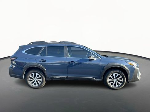 Used 2024 Subaru Outback Premium AWD/4WD image 2