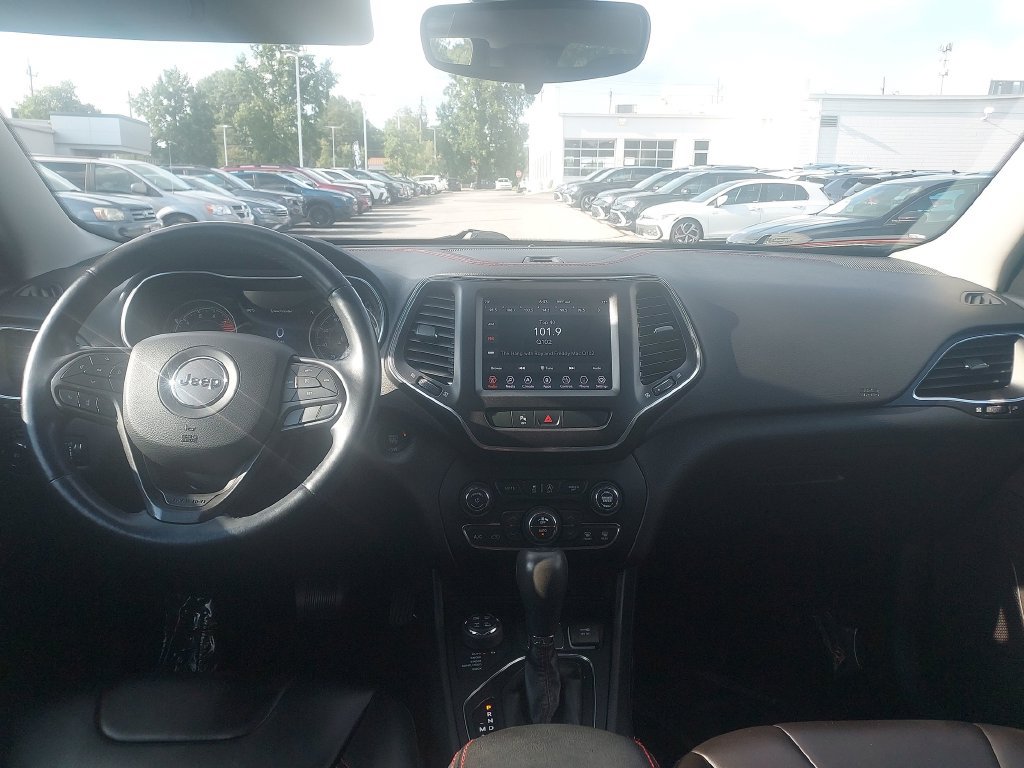 Used 2019 Jeep Cherokee Trailhawk w/ Cold Weather Group AWD/4WD image 9