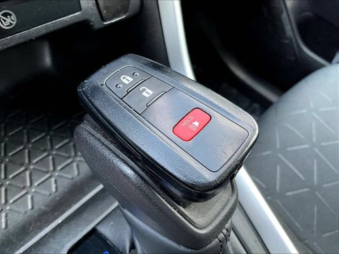 Used 2020 Toyota RAV4 XLE AWD/4WD image 37