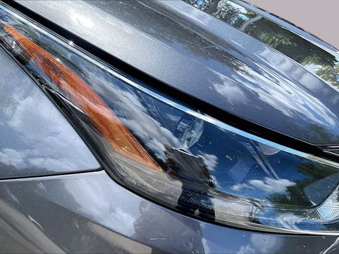 Used 2023 Toyota Highlander XLE FWD image 28