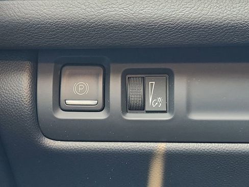 Used 2025 Cadillac XT4 Premium Luxury image 24