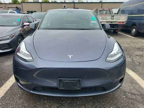 Used 2023 Tesla Model Y Long Range AWD/4WD image 2