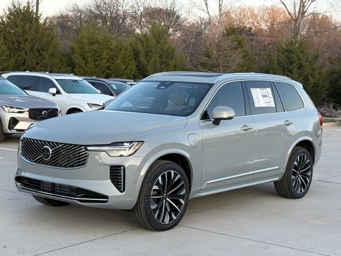 New 2026 Volvo XC90 T8 Plus image 2