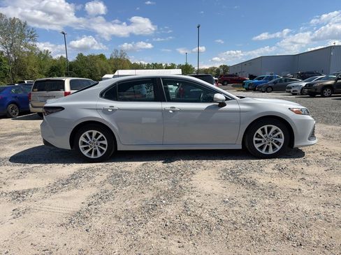 Used 2024 Toyota Camry LE w/ Convenience Package image 6