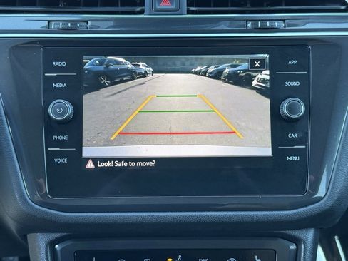 Used 2022 Volkswagen Tiguan SE image 19