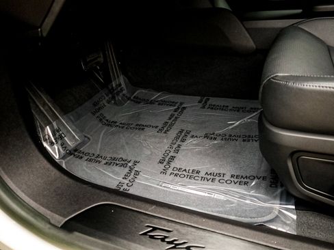 Used 2023 Porsche Taycan 4S image 16